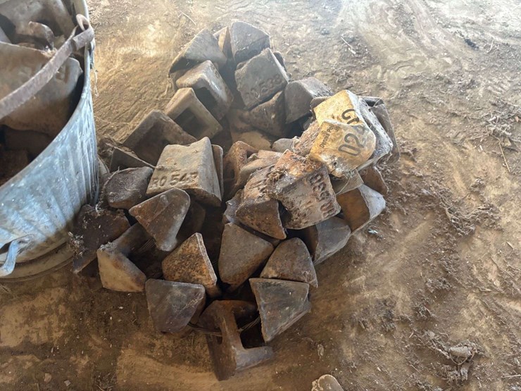 tractor-wheel-lugs-image-5