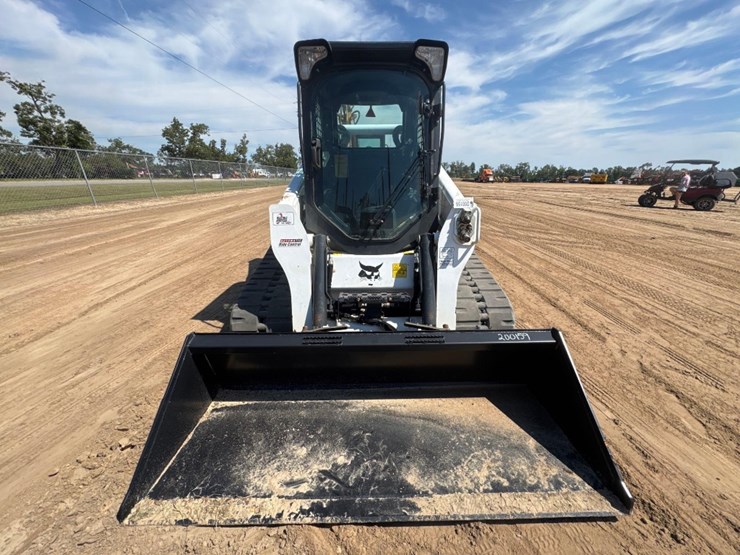 2023-bobcat-t770-image-3