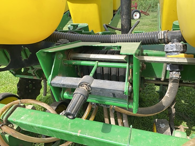 john-deere-1750-image-10