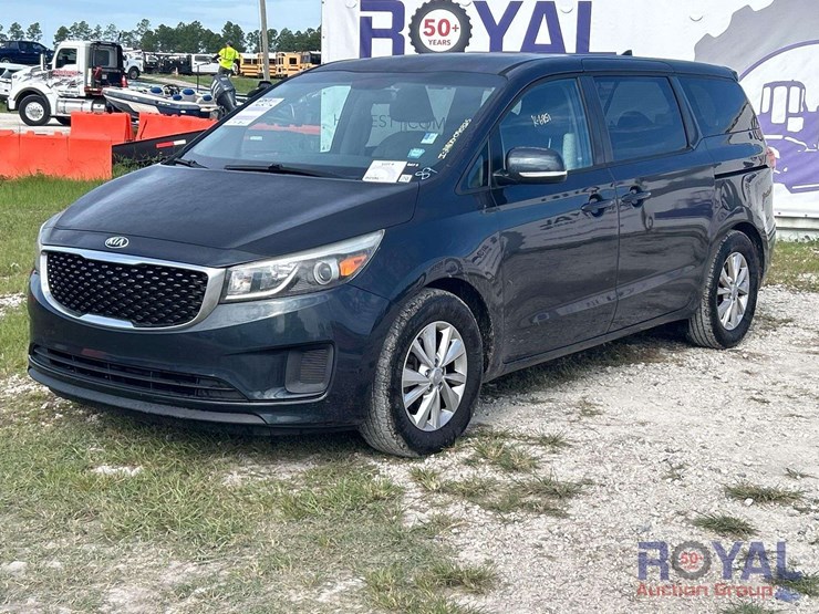 2017-kia-sedona-lx-image-1