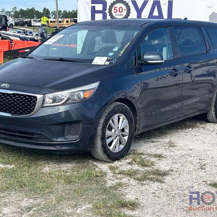 2017 KIA SEDONA LX