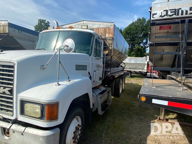 1996-mack-ch613-image-1