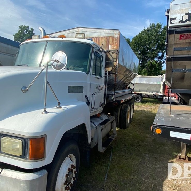 1996 MACK CH613