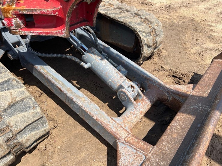 2010-takeuchi-tb235-image-22