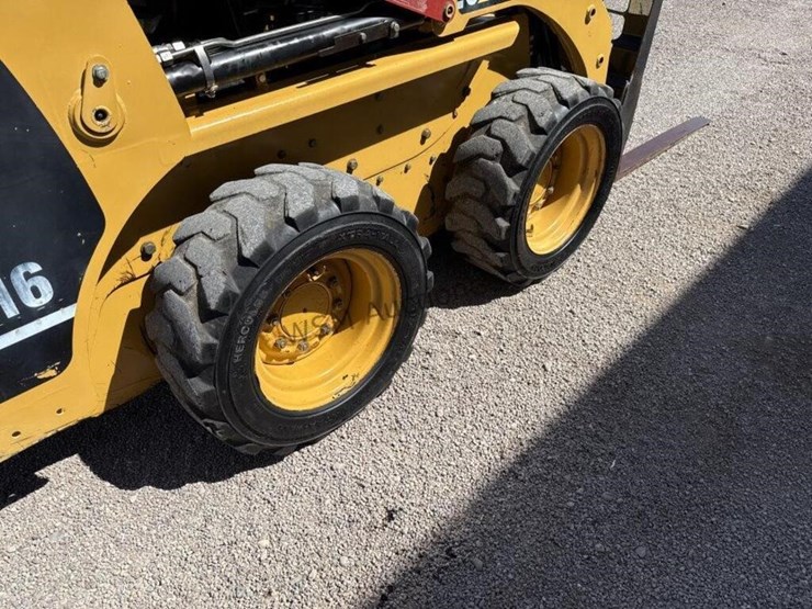caterpillar-216-image-12