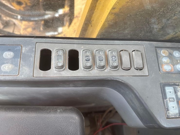 2014-caterpillar-349fl-image-38
