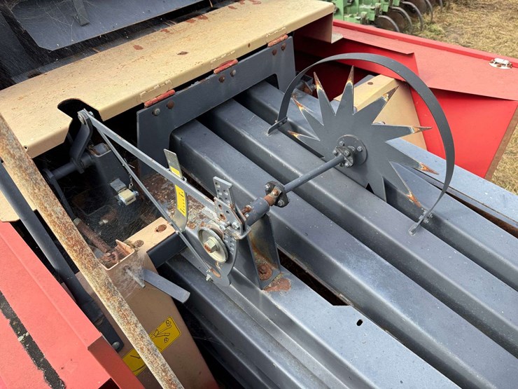 new-holland-590-image-22
