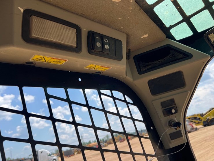 2018-caterpillar-259d-image-32