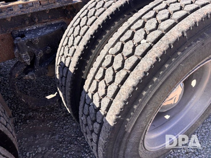 2005-kenworth-t800-image-31
