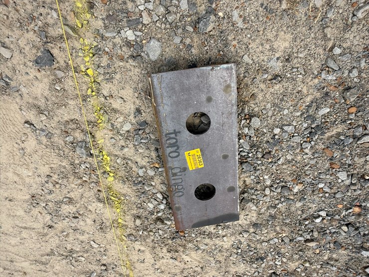 #230-•-#26363-•-unused-dingo-mini-skid-steer-mounting-plate-image-7