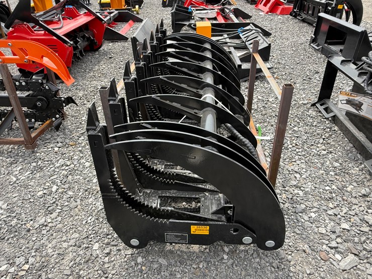 #2000-•-#26530-•-unused-giyi-gy-clg72c-skid-steer-curved-log-grabber-c-hxzmq722507103-image-5