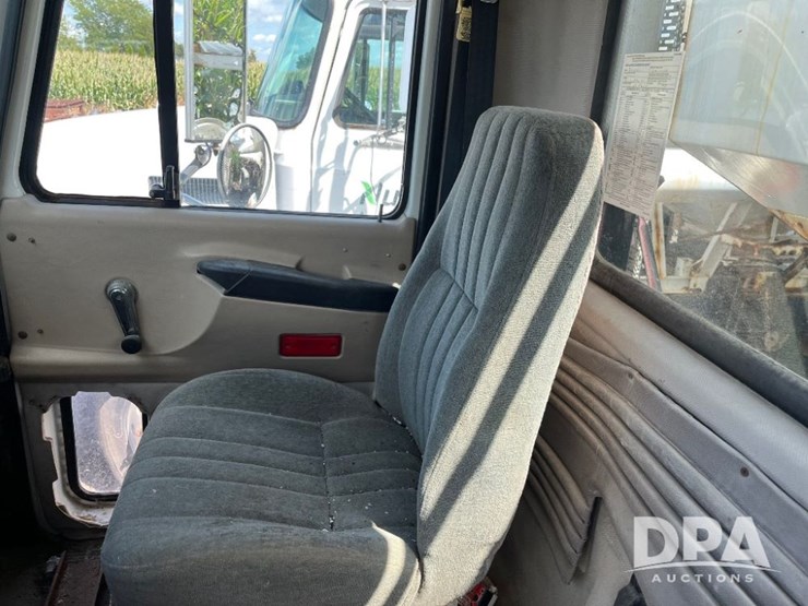 2002-mack-ch613-image-52