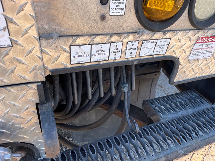 #2132-•-2013-freightliner-bucket-truck-(has-mn-title)-image-17