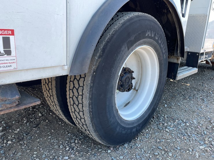 #2132-•-2013-freightliner-bucket-truck-(has-mn-title)-image-31
