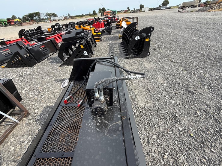 #2000-•-#26352-•-unused-giyi-59"-skid-steer-screening-bucket-dzdd2507131-image-6