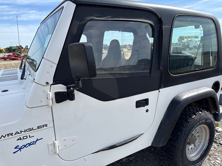 1997-jeep-wrangler-image-14