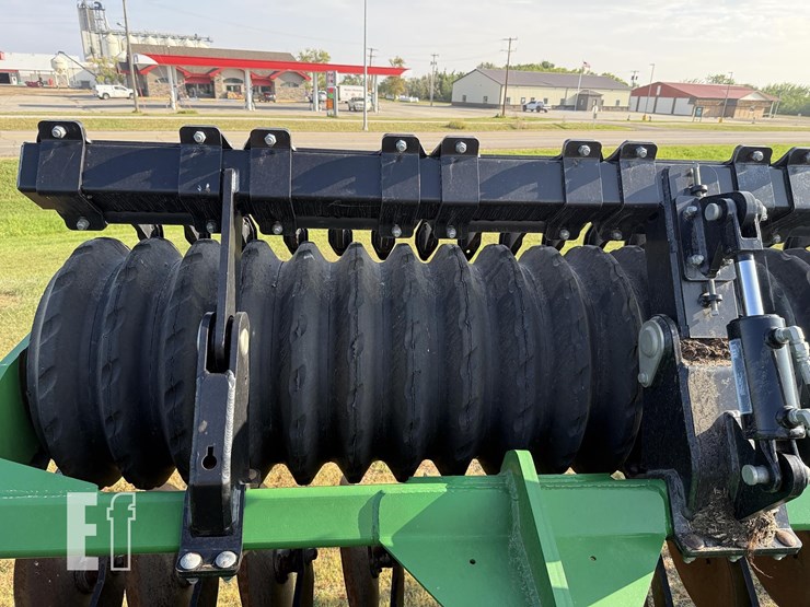 2021-john-deere-2680h-image-31