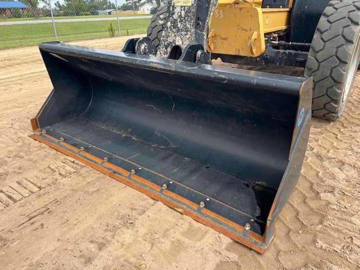 2014-caterpillar-tl642c-image-24