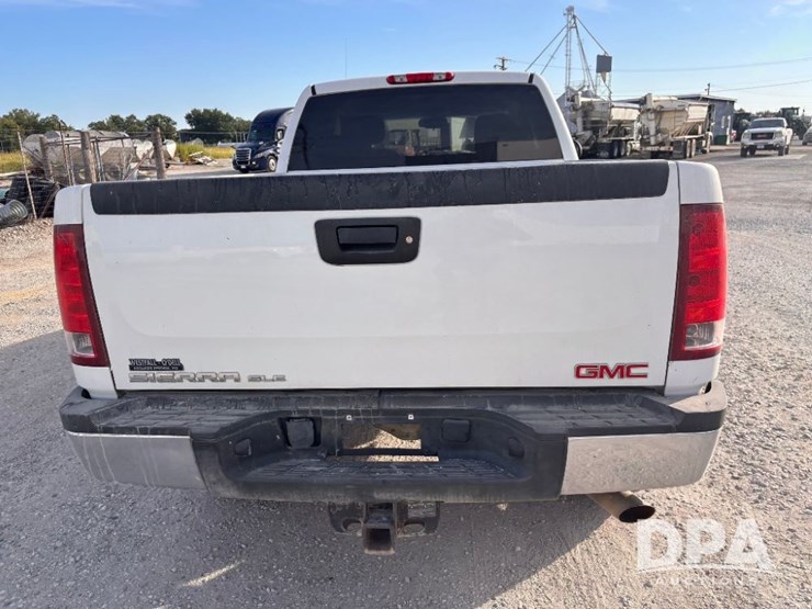 2013-gmc-2500-image-7