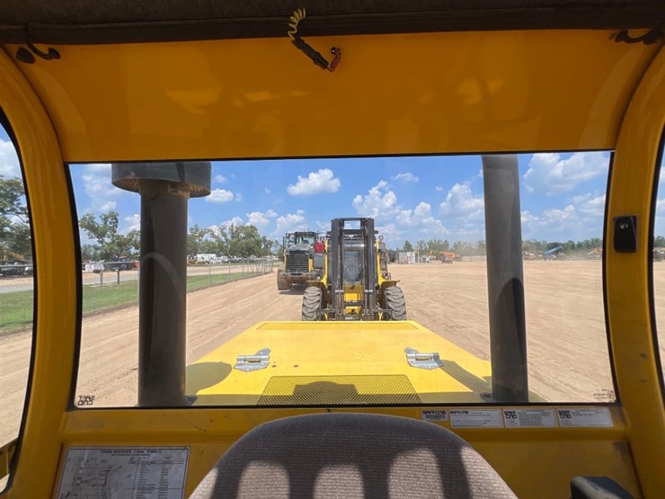 sellick-s80t4e-4ps-rough-terrain-forklift-image-29