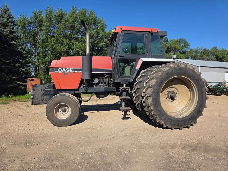 1984-case-ih-2394-image-18