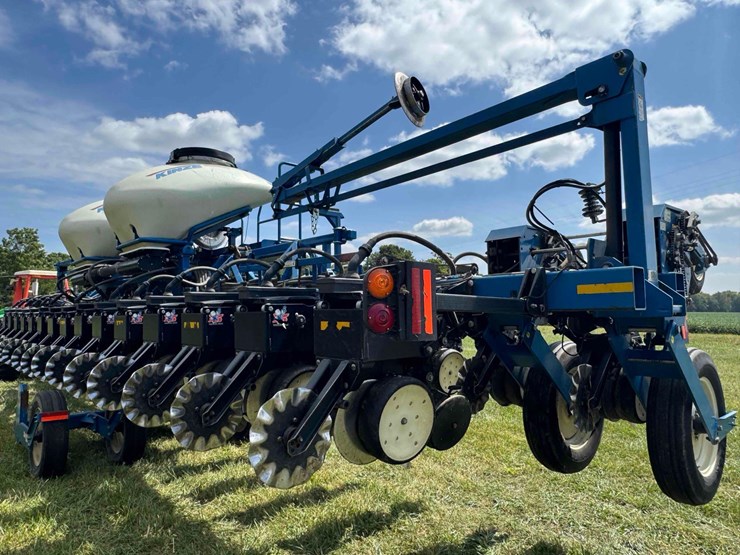 2014-kinze-3600-image-40