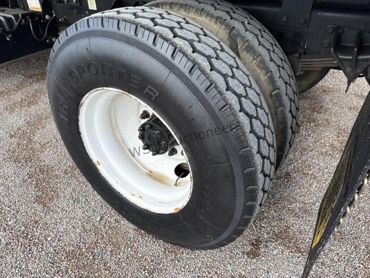2012-ford-f750-image-8