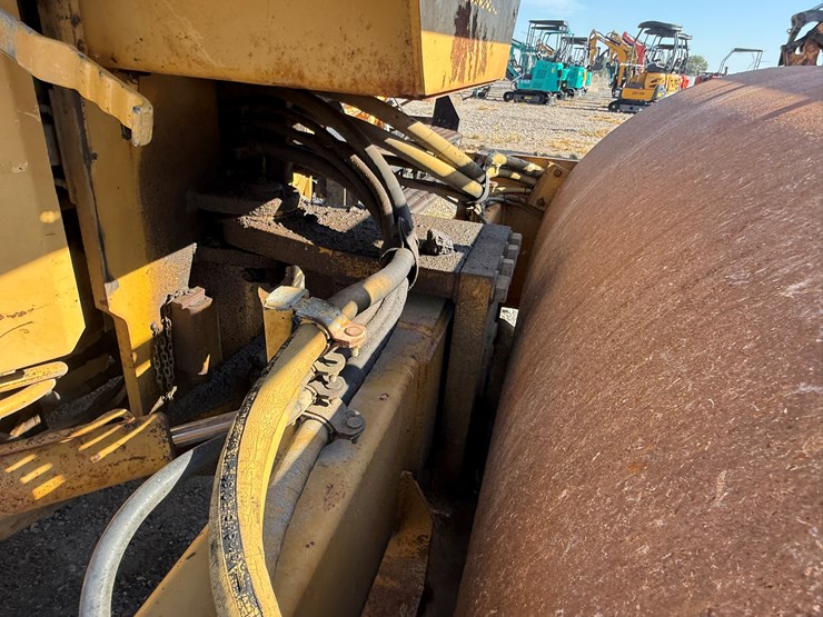 caterpillar-cb-434-image-25