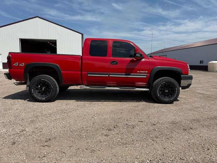 2004-chevrolet-2500hd-image-9