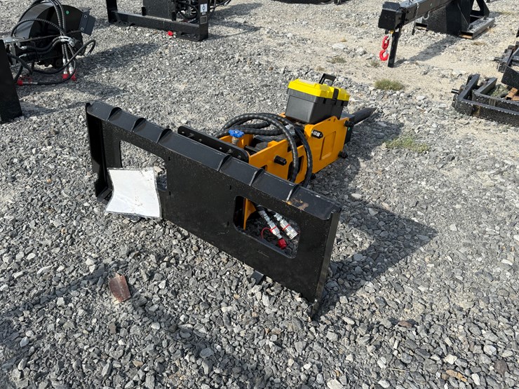 #2000-•-#26320-•-unused-giyi-skid-steer-breaker-psc6802507144-image-1