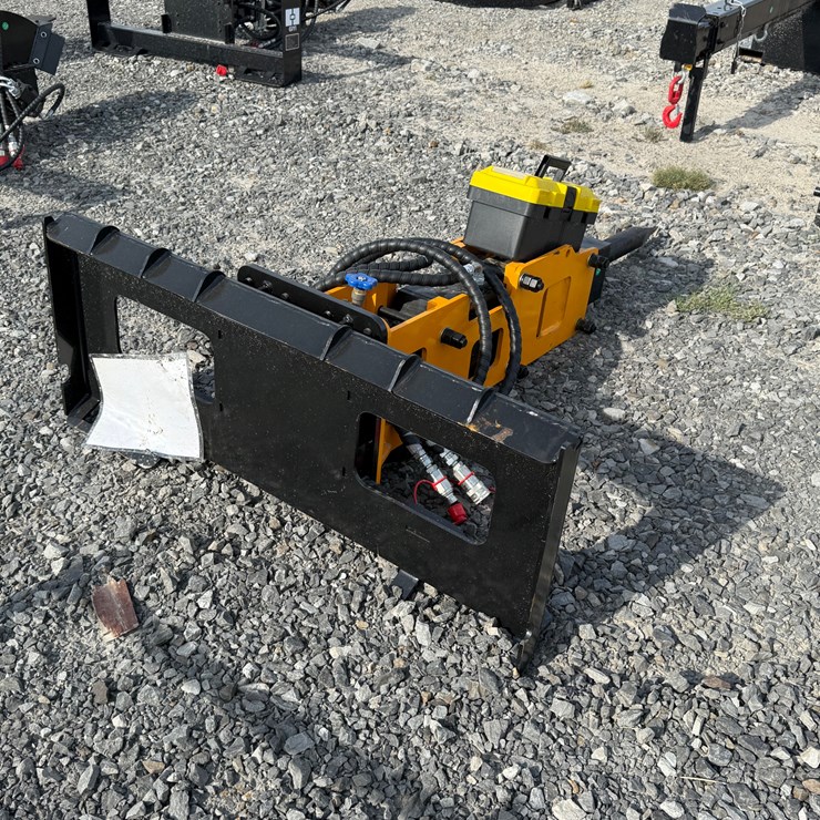 #2000 • #26320 • Unused GIYI Skid Steer Breaker PSC6802507144
