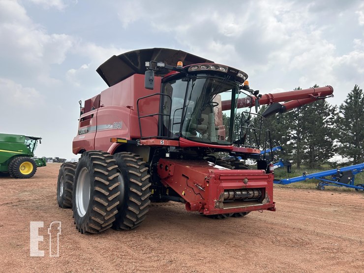 2015-case-ih-8240-image-1