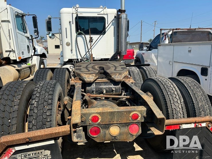 1998-freightliner-day-cab-truck-(cp0657,-unit-28648)-image-4