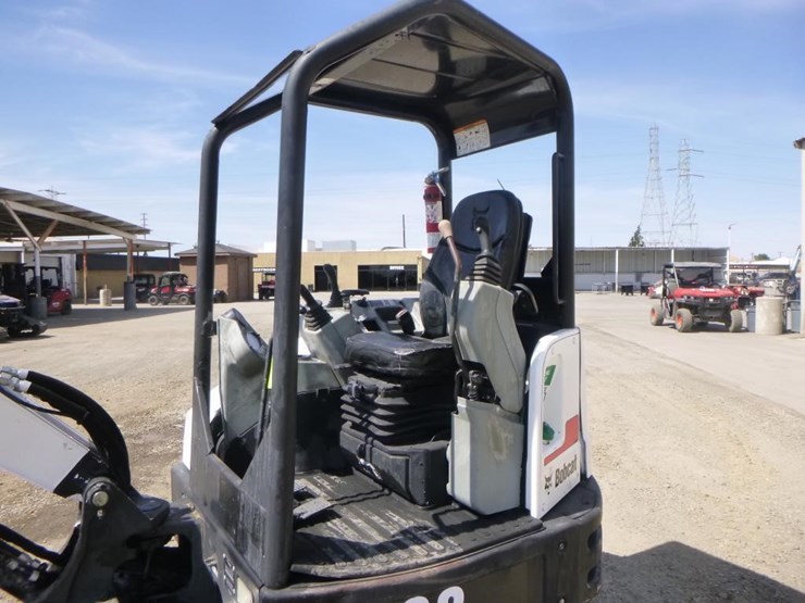 2016-bobcat-e32-image-17