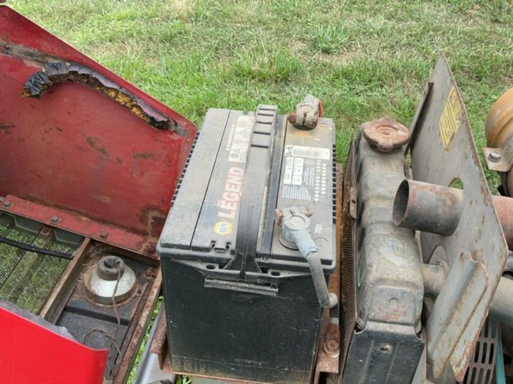 #124-•-massey-ferguson-mf210-tractor-image-28