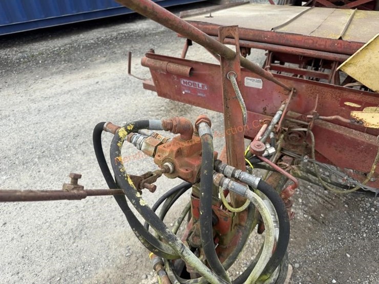 new-holland-1002-image-11