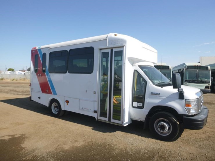 2017-ford-e450-image-3