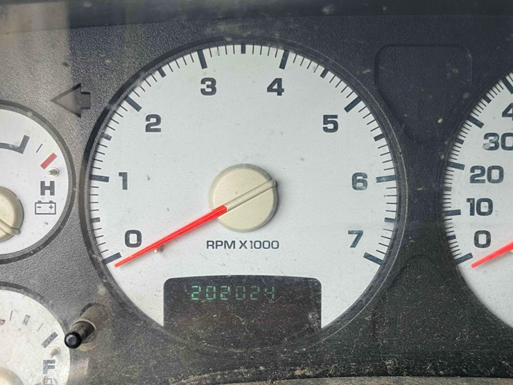 2004-dodge-1500-image-15