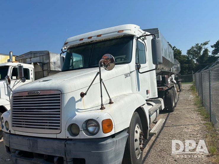 2001-freightliner-dry-tender-truck-(cp0656,-unit-28070)-image-3