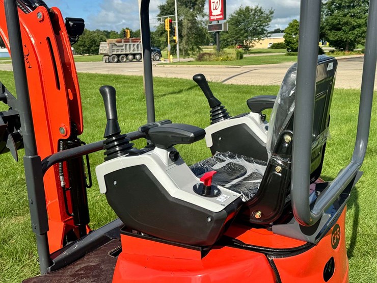 2025-industrial-qk20r-mini-excavator-...-unused-image-7