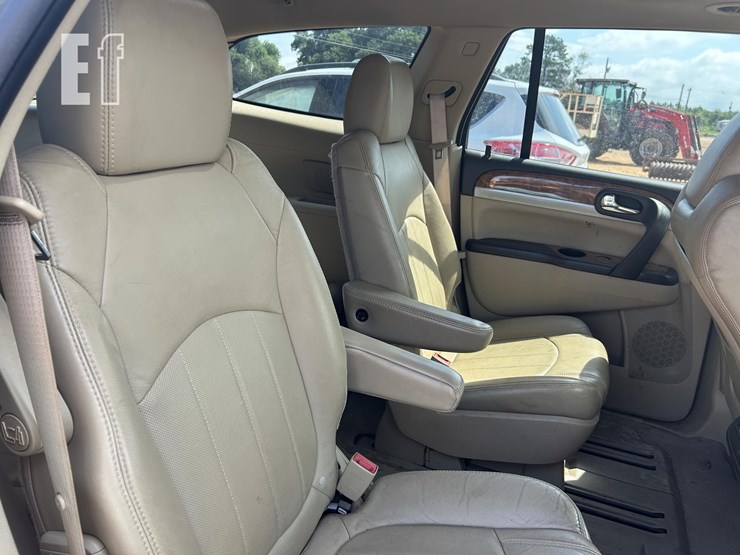 2011-buick-enclave-image-30