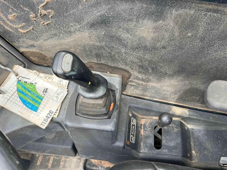 2014-caterpillar-tl642c-image-26