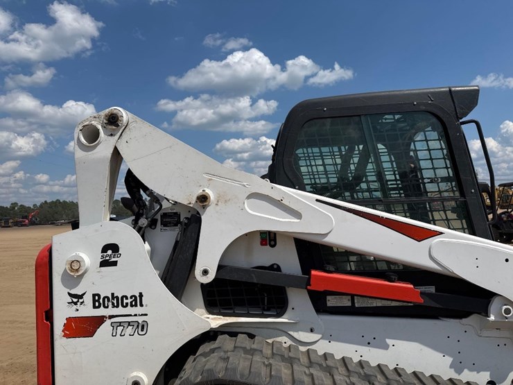 2021-bobcat-t770-image-23