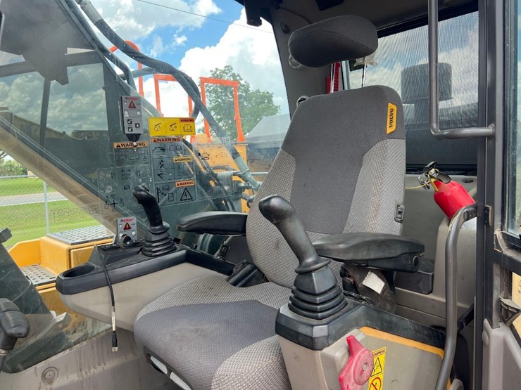 2017-volvo-ec250el-image-38