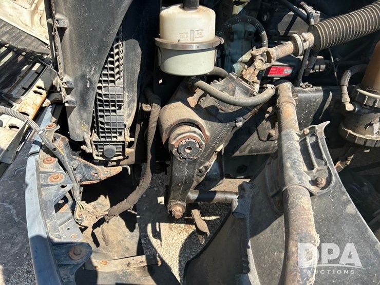 2001-freightliner-dry-tender-truck-(cp0656,-unit-28070)-image-25