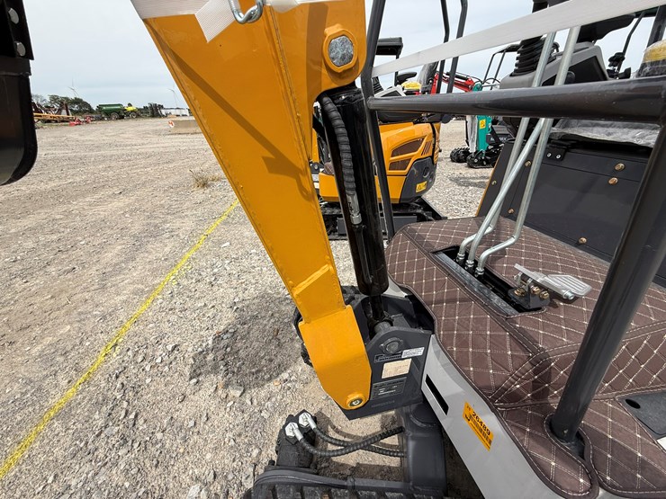 #220-•-#26489-•-unused-cfg-xz20r-mini-excavator-xz20r202507070018-image-10