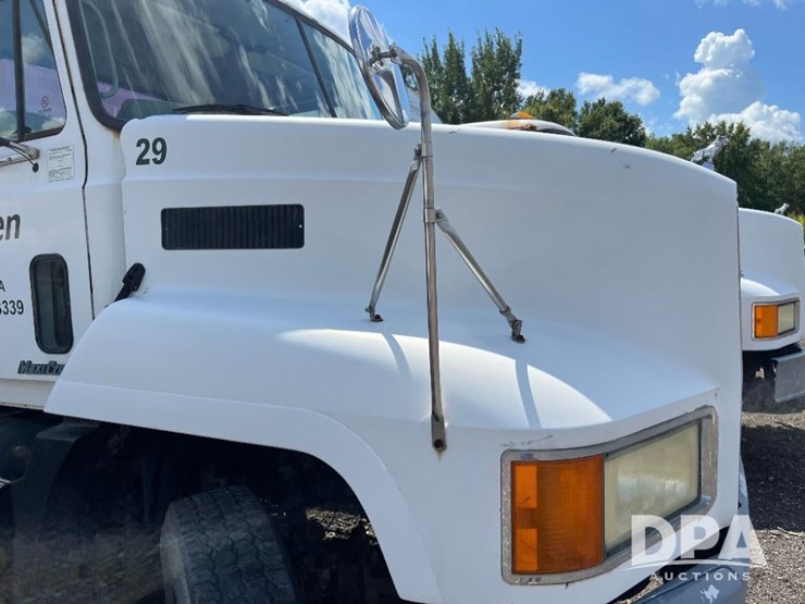 2002-mack-ch613-image-21