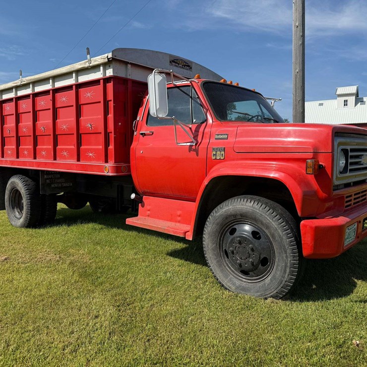 1976 C60 Grain Truck, Single Axel, 15’ Steel Box, Wood Floor, Roll Tarp, V8 350 Motor, 4 speed 2 spe