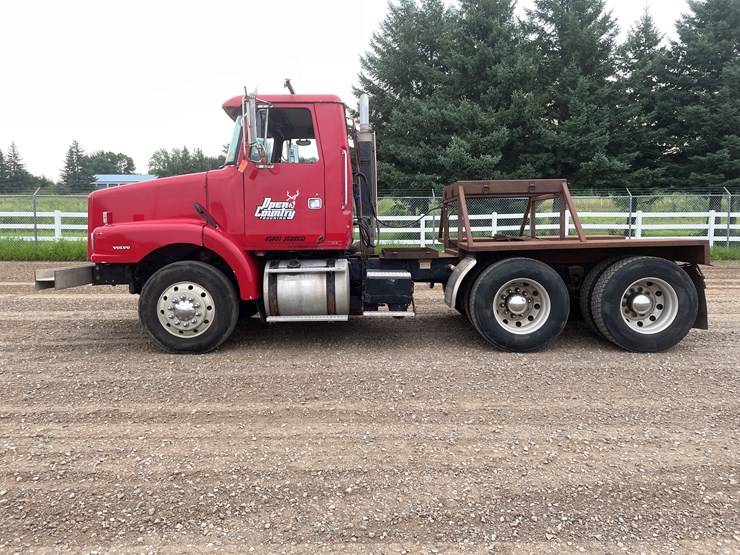 #2107-•-1997-volvo-truck-tractor-(has-mn-title-in-delay)-image-2