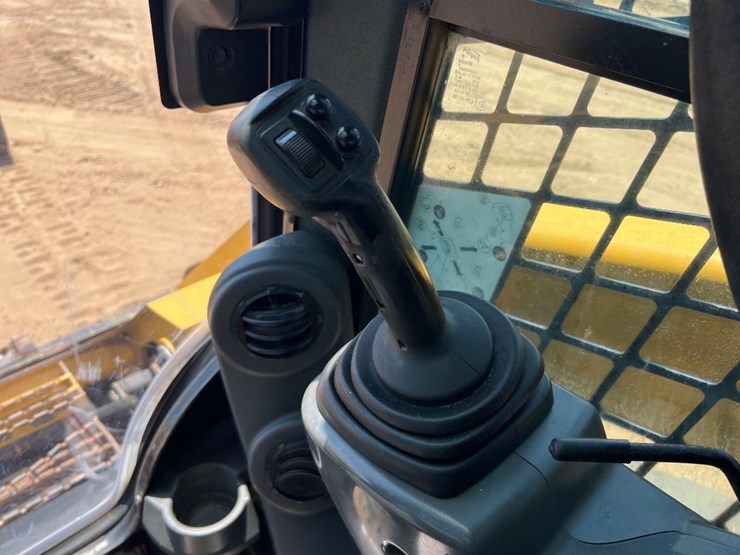 2019-caterpillar-299d2-xhp-image-28